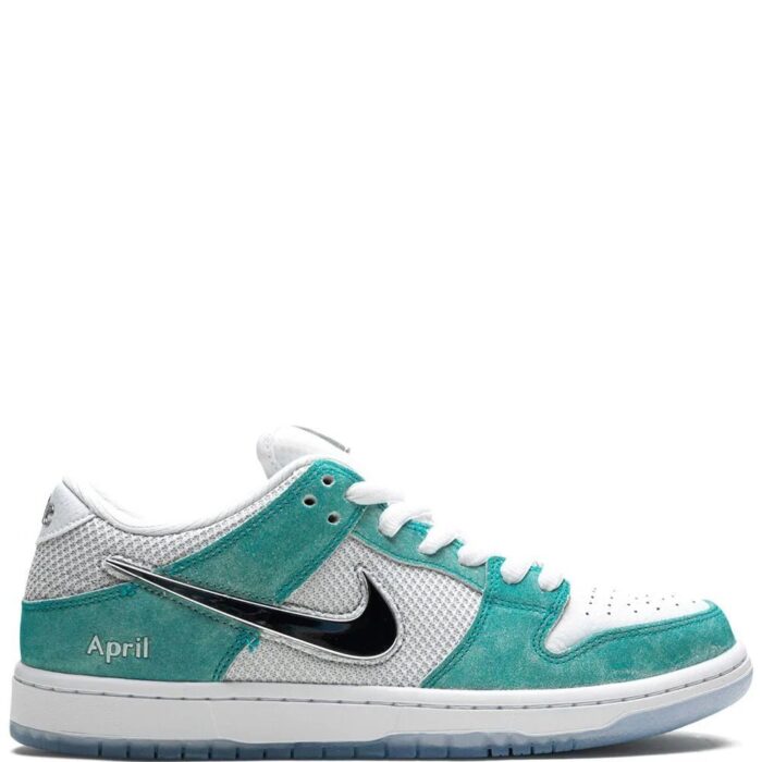 NIKE SB DUNK LOW APRIL SKATEBOARDS