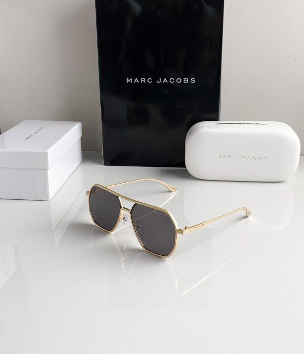 Marc Jacobs gold black 5022