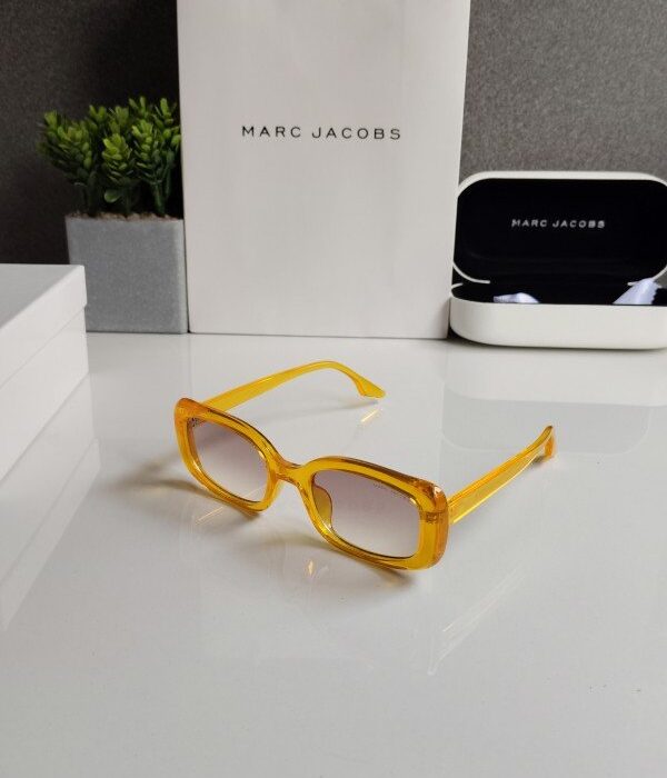 Marc Jacobs 64